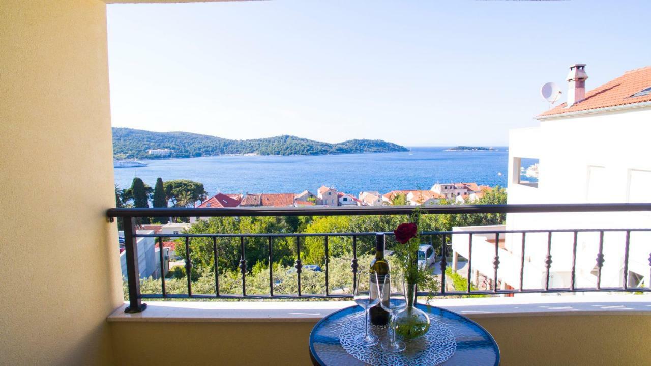 A Lovely And Cozy Room With A Breathtaking View Vis Exterior foto